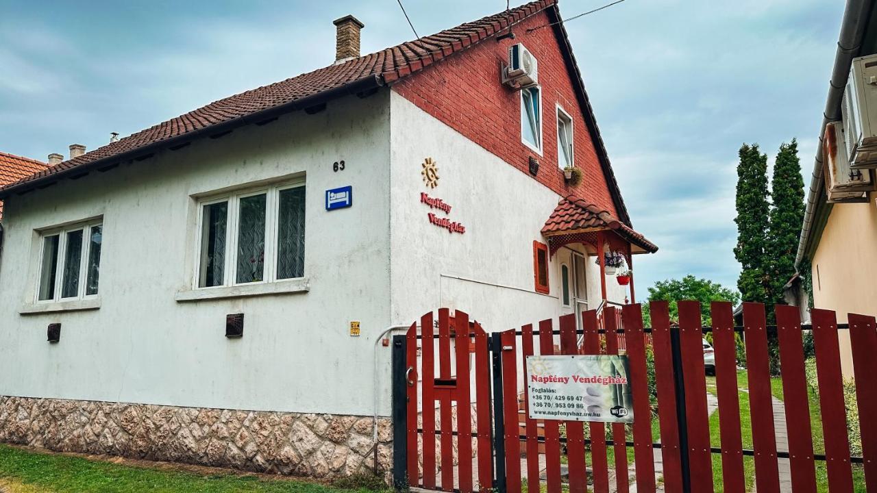 Napfeny Vendeghaz Hotel Gyor Bagian luar foto